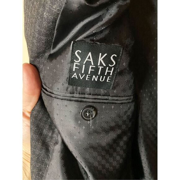 42 Reg 100% wool blazer in subtle check pattern. EUC. Measurements included. - Picture 3 of 7